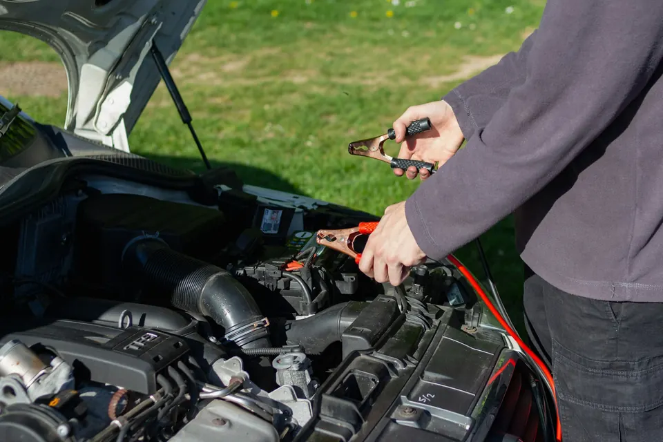 Mobile mechanic work