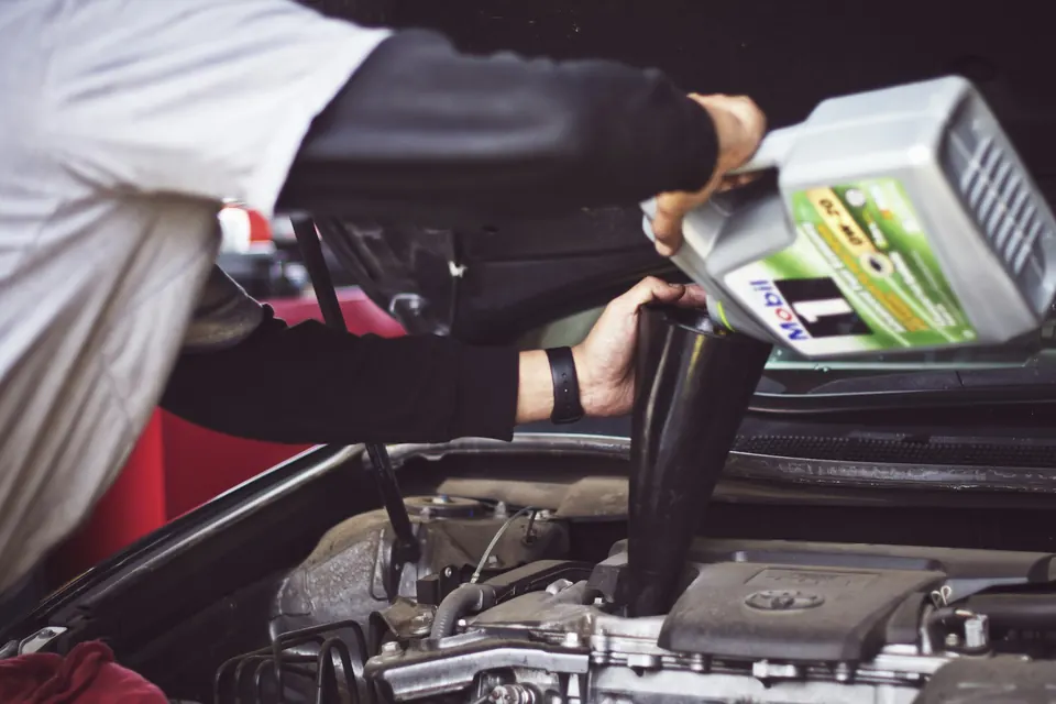 Mobile mechanic work